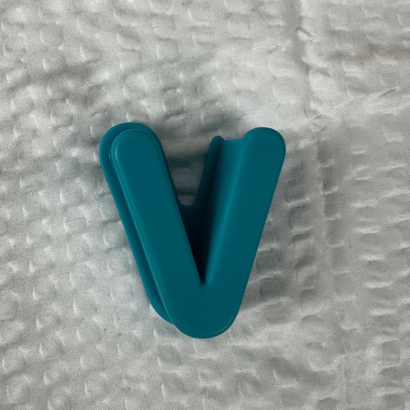 Letter "V" for Elmo On‎ The Go learning game. - Picture 1 of 4